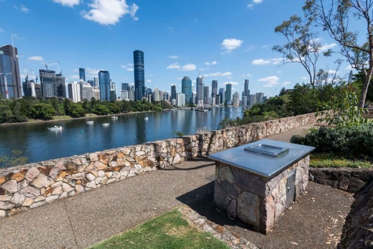 picnic area at Kangaroo Point overlooking Brisbane Citry